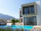 Girne Bölgesi Karaoğlanoğlu Merit Hotele Çok Yakın 4+1 Havuzlu Geniş Bahçeli Villalar Satılık