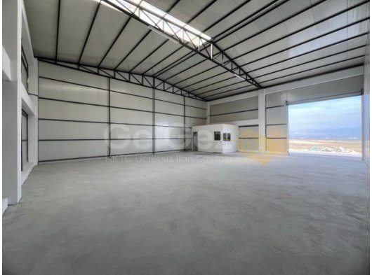 Lefkoşa Bölgesi Ercan Havalimanına Çok Yakın Konumda 200 m2 Kapalı Alanı ve 6m Yüksekliğinde Depo Satılıkdır