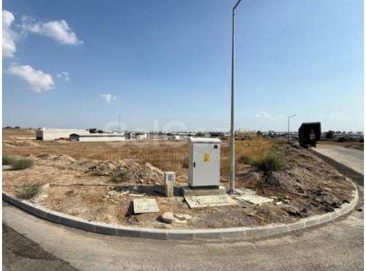Lefkoşa Organize Sanayi Bölgesinde 1000 m2 Köşe Üzer Kiralık Arsa
