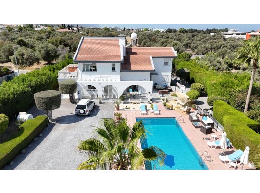 OZANKÖY'DE 1 DÖNÜM İÇİNDE TÜRK KOÇANLI 4+1 VİLLA