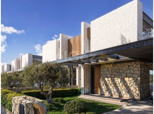 Girne Boğaz Bölgesinde 3 Yatak Odalı 460 m2 Arsa İçerisinde Geniş Bahçeye Sahip Son 3 İkiz Villalar Satılık