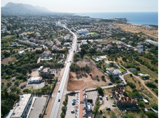Girne Çatalköy Bölgesi Yol Üzeri Ticari İzinli Satılık Arazi
