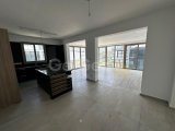 Girne Merkezde Satılık Dağ ve Deniz Manzaralı Penthouse