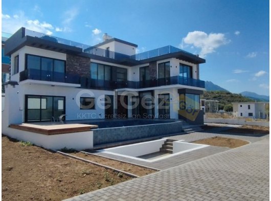 Girne Zeytinlik Bölgesinde 800 m2 İçersinde Muhteşem Konumda Dağ ve Deniz Manzarasına Sahip 4+1 Villamız Satılık