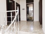 Lefkoşa Göçmenköy Bölgesinde 4 Yatak Odalı Full Eşyalı Bahçeli Villa Kiralık (Aylık Ödemeli)