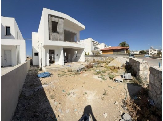 2 Ay İçinde Teslime Hazır Son 1 Villa Gönyeli Bölgesinde 400 m2 Arsa Arazi İçinde 3 Yatak Odalı Geniş Bahçeye Sahip Villamız Satılık