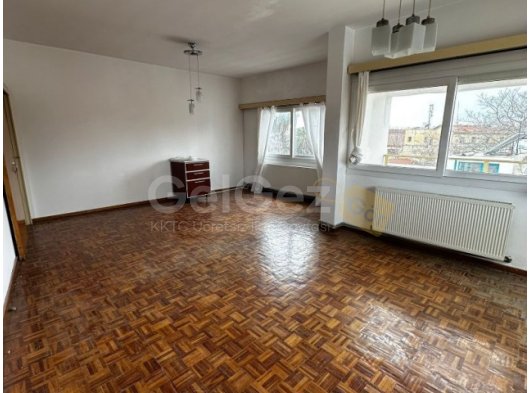 Lefkoşa Surlariçinde Sabur Restorant Civarı 3+2 Geniş Eşyasız Daire Kiralık