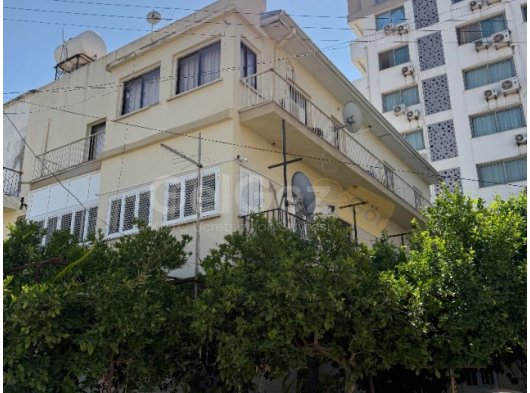 Ortaköy Bölgesinde Nezih Mahalle Çıkmaz Sokakta Satılık 3+1 Daire