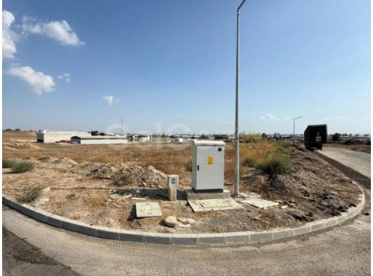 Lefkoşa Organize Sanayi Bölgesinde 1000 m2 Köşe Üzer Kiralık Arsa