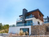 Girne Çatalköyde Ultra Lüx 3+1 ve 4+1 Seçenekli Satılık Villa