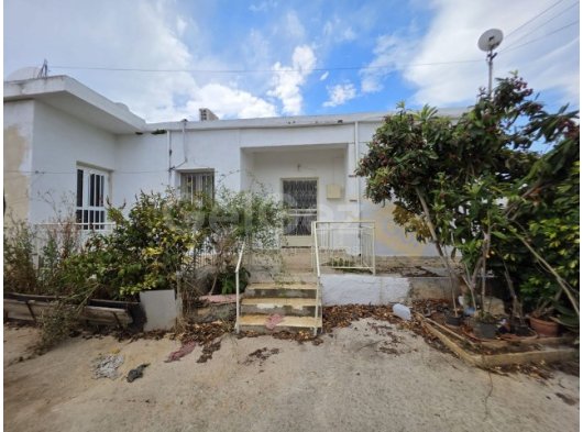 SATILIK 2+1 MÜSTAKİL EV İSKELE KÖY İÇİ 95 M2 KAPALI ALAN 400 M2 ARSA ALANI EŞDEĞER KOÇAN