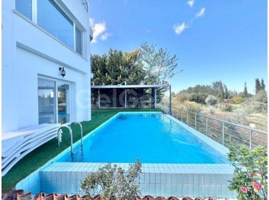 Girne Çatalköy de kapanmaz deniz ve dag manzaralı villamız satışta