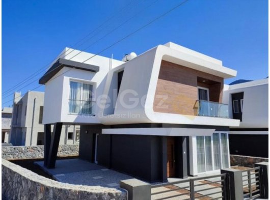 FİYAT DÜŞTÜ.Denize sadece 50m mesafede Karşıyakada denize 300 metre mesafede satılık 3+1 villa