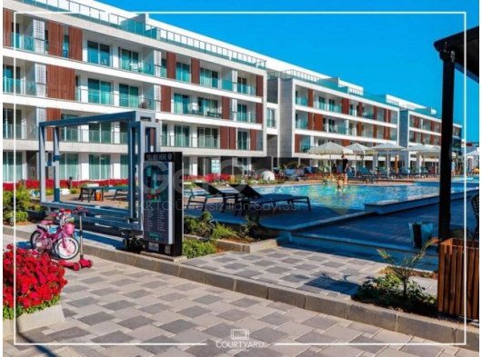 Courtyard'da satılık havuz manzaralı stüdyo daire