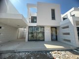 GİRNE ALSANCAK'TA MODERN İKİZ VİLLA