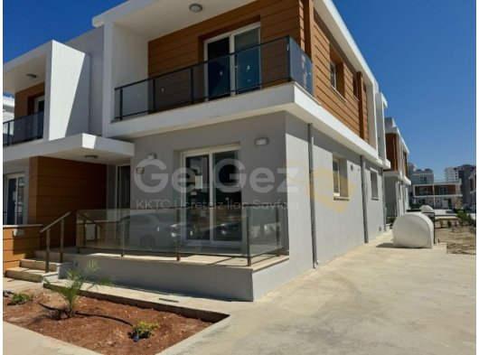 Iskele Royal Sun Elit'te uygun fiyatlı satılık 3+1 ikiz villa.