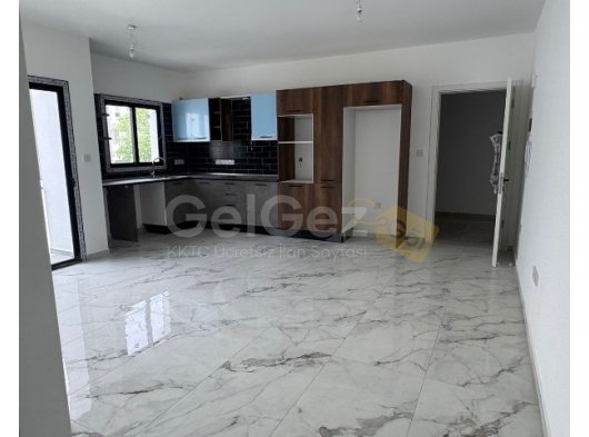 Lefkoşa Hamitköy de anayola çok yakın satılık 2+1.