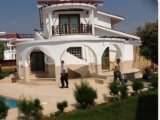 İSKELE BAHÇELER'DE BAKIMLI VE NEZİH SİTE İÇERİSİNDE SATILIK 4+1 MÜSTAKİL VİLLA