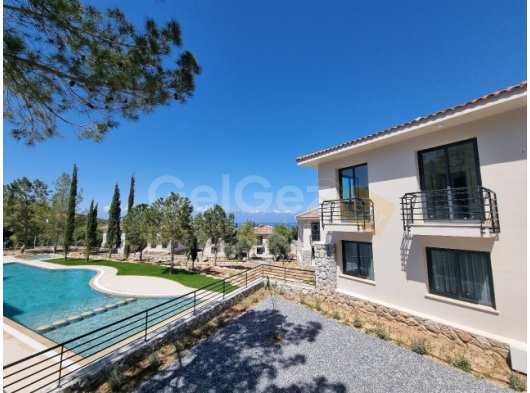 ORTAK HAVUZLU DENİZ VE DAĞ MANZARALI 2 YATAK ODALI 2 BANYOLU TATİL VE YATIRIM AMAÇLI İÇİN MÜTHİŞ BİR YER