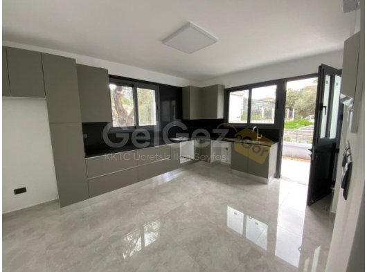 Girne Merkezine 5dk araçla mesafesinde bahçeli sıfır yeni bitmiş lüks 3+1 ikiz villa
