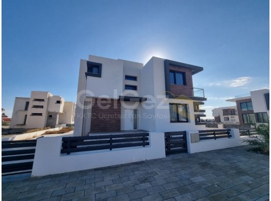 Havuzlu site içerisinde yeni bitmiş 3+1 müstakil villa