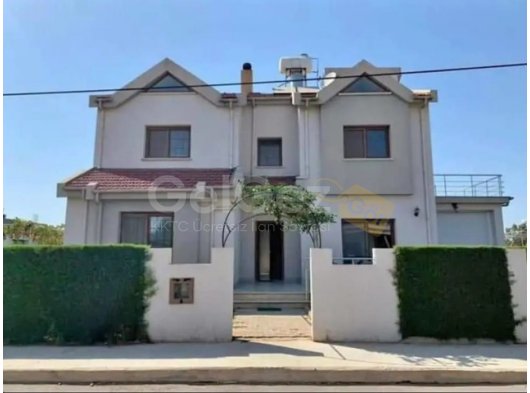 MAĞUSA'DA SATILIK 4+2 VİLLA