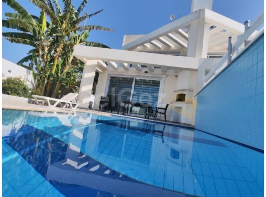 GİRNE ALSANCAK'TA SATILIK 3+1 İKİZ VİLLA