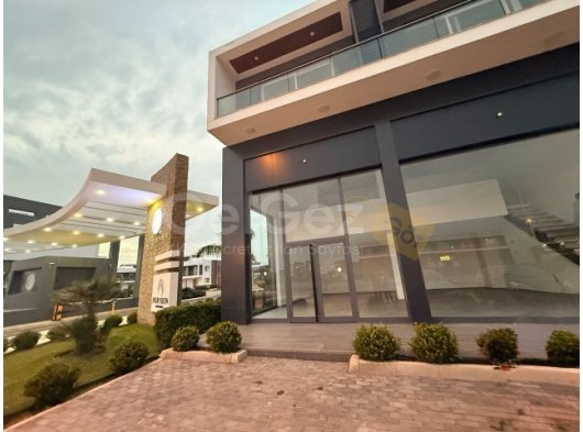 ARAÇ TAKASINA UYGUN!  İSKELE BOĞAZ FOUR VISION SİTE GİRİŞİ – KÖŞE KONUM 140m2 SATILIK DÜKKAN