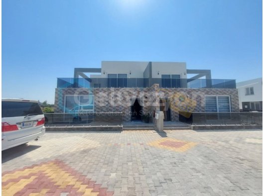 GAZİMAĞUSA MARAŞ BÖLGESİ 4+2 İKİZ SİTE İÇİ SATILIK DUBLEX VİLLA