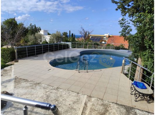 Girne Edremit'te Özel Havuzlu, Bahçeli 4+1 Villa Kiralama Fırsatı