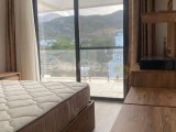 Girne Merkez'de Deniz ve Dağ Manzaralı 2+1 Penthouse Kiralık!