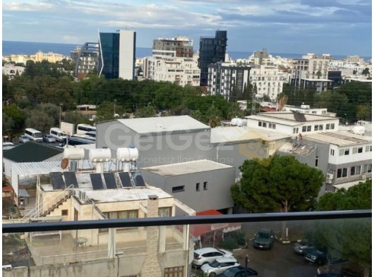 Girne Merkez'de Deniz ve Dağ Manzaralı 2+1 Penthouse Kiralık!