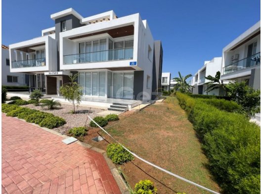 Iskele Bogaz Fourseasons Sitesinde Satılık Sıfır Taşınmaya Hazır Geniş Bahçeli 2+1 DAire