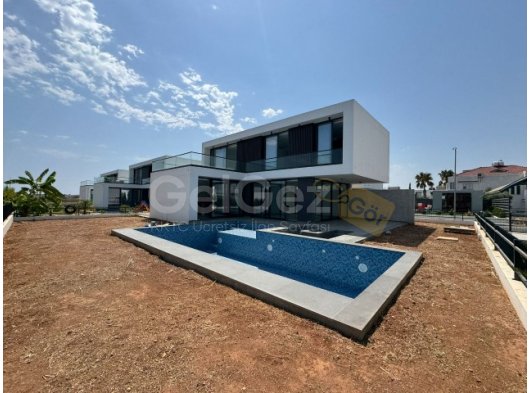 Mağusa Tuzla’da Havuzlu Lüks Villa Satılık! Tüm Vergiler Ödenmiş ve Beyaz Eşyalı