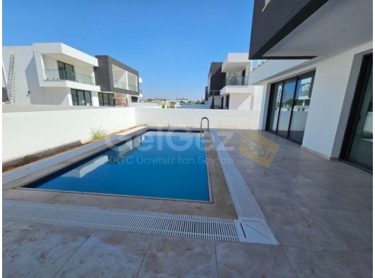 Yeniboğaziçinde Teslime Hazır Tüm vergiler Ödenmiş Havuzlu Villa