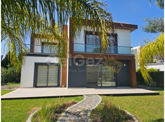 Yeniboğaziçinde Satılık 4+1 Özel Villa