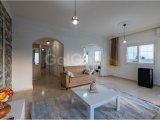 Girne Merkez'de Elite Aile Apartmanında Satılık Geniş 3+1