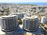 Girne Merkez'de; Deniz ve Şehir Manzaralı, Ortak Havuzlu, Satılık, 1+1, Daire!