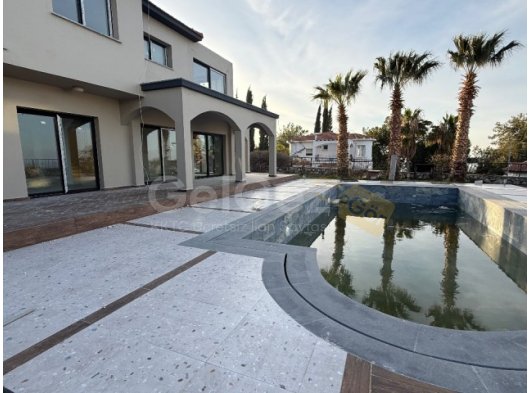 Çatalköyde Sıfır Ayarında Özel Havuzlu Satılık 4+1 Villa