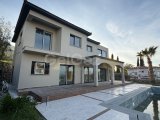 Çatalköyde Sıfır Ayarında Özel Havuzlu Satılık 4+1 Villa