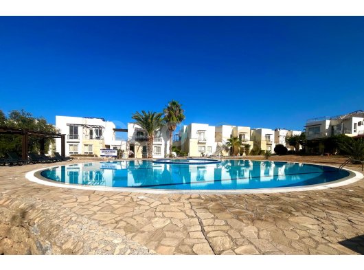 GİRNE, ESENTEPE - DENİZ VE DAĞ MANZARALI DENİZ KENARINDA 3+1 ZEMİN KAT DAİRE