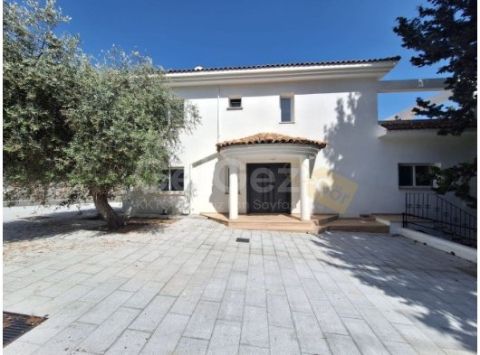 Girne Ozanköy'de Satılık Türk Koçan 4+2 Çok Geniş Türk Koçanlı Villa