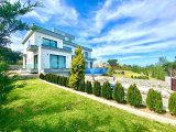 Satılık Girne Edremitde 4+2 Özel Havuzlu Emsalsiz Deniz Manzaralı Asansörlü Geniş Teras ve Bahçeli Lüks Villa