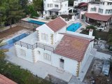Girne Karşıyaka Bölgesinde Nezih Bölgede Tam Müsyakil Villa