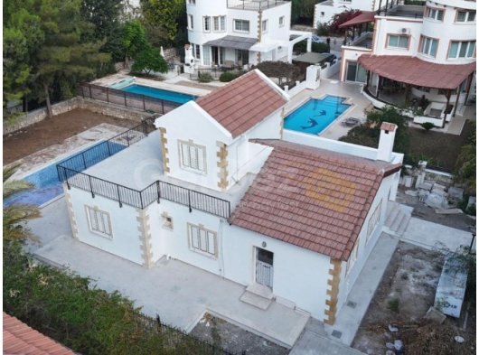 Girne Karşıyaka Bölgesinde Nezih Bölgede Tam Müsyakil Villa