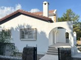 Girne Karşıyaka Bölgesinde Nezih Bölgede Tam Müsyakil Villa