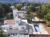 Girne Karşıyaka Bölgesinde Nezih Bölgede Tam Müsyakil Villa