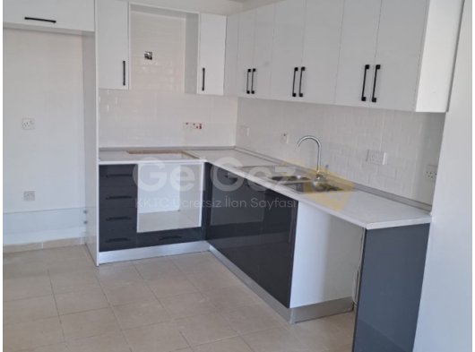 LEFKOŞA HAMİTKÖY’DE FIRSAT 2 1 ZEMİN KAT DAİRE Şehrin merkezine yakın, yatırım değeri yüksek bölgede 2 1 geniş ve kullanışlı zemin kat daire!  P PEŞİNAT  48 AY 