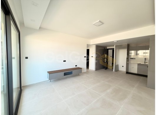 Gazimağusa Şehir Merkezinde Yatırım Fırsatı! Sky Sakarya Rezidans’ta 1+1 Sıfır, 3 parça Eşyalı ve Klimalı 2.kat Satılık Daire – 05338641212