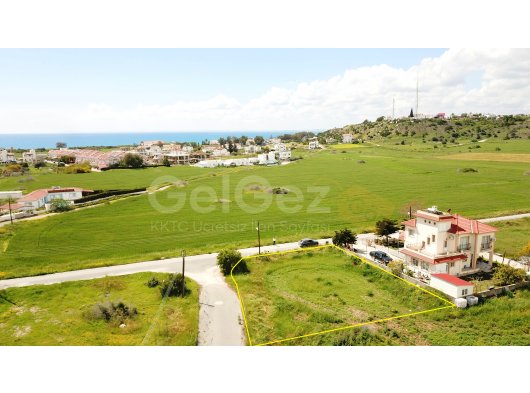 Huzurlu Bir Mahallede 688 m2 Köşe Arsa – Kumsala 10 Dakika Yürüme Mesafesinde